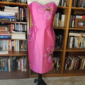 𝅺siri fuschia embroidered strapless cocktail dress size 6 euc.